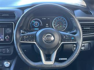 2017 Nissan LEAF - Thumbnail