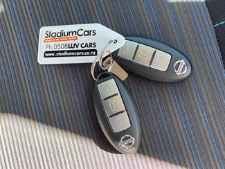 2017 Nissan LEAF - Thumbnail