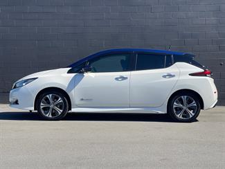 2017 Nissan LEAF - Thumbnail