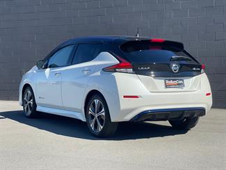 2017 Nissan LEAF - Thumbnail