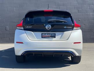 2017 Nissan LEAF - Thumbnail
