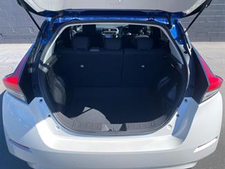 2017 Nissan LEAF - Thumbnail
