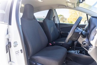 2015 Toyota Vitz - Thumbnail