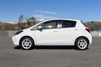 2015 Toyota Vitz - Thumbnail