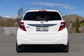 2015 Toyota Vitz - Thumbnail