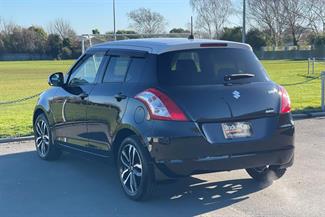 2015 Suzuki Swift - Thumbnail