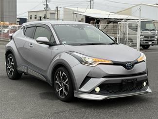 2017 Toyota C-HR - Thumbnail