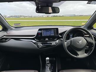 2017 Toyota C-HR - Thumbnail