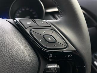 2017 Toyota C-HR - Thumbnail
