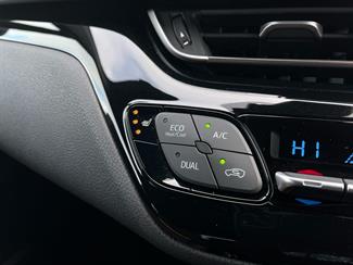 2017 Toyota C-HR - Thumbnail