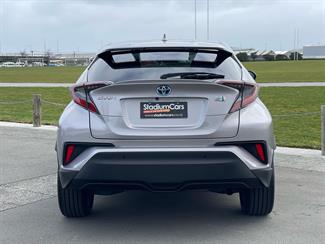 2017 Toyota C-HR - Thumbnail