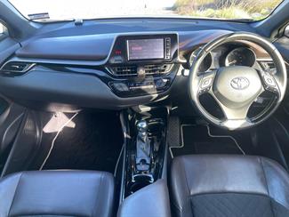 2017 Toyota C-HR - Thumbnail