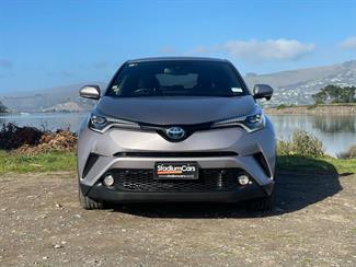 2017 Toyota C-HR - Thumbnail