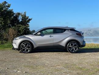 2017 Toyota C-HR - Thumbnail