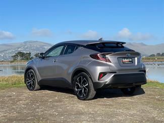 2017 Toyota C-HR - Thumbnail