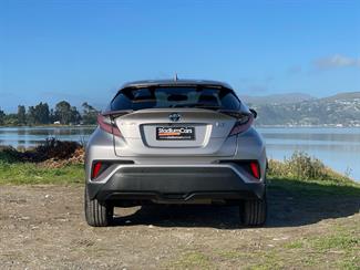 2017 Toyota C-HR - Thumbnail