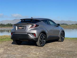 2017 Toyota C-HR - Thumbnail