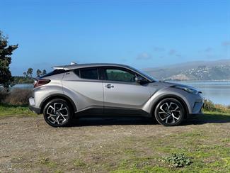 2017 Toyota C-HR - Thumbnail