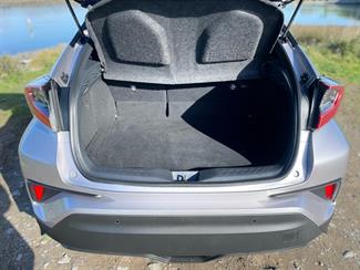 2017 Toyota C-HR - Thumbnail