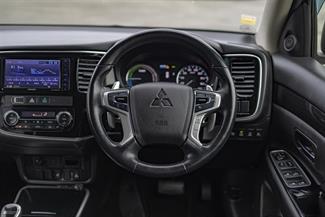 2018 Mitsubishi Outlander PHEV - Thumbnail