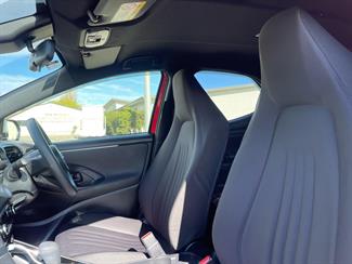 2020 Toyota Yaris - Thumbnail