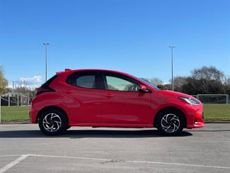 2020 Toyota Yaris - Thumbnail