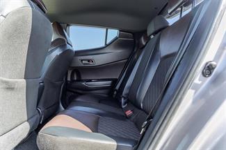 2017 Toyota C-HR - Thumbnail