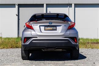 2017 Toyota C-HR - Thumbnail