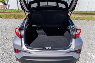 2017 Toyota C-HR - Thumbnail