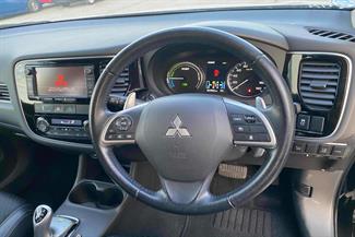 2014 Mitsubishi Outlander PHEV - Thumbnail