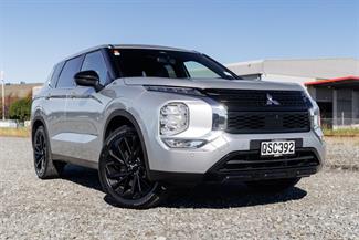 2024 Mitsubishi Outlander - Thumbnail