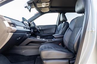 2024 Mitsubishi Outlander - Thumbnail