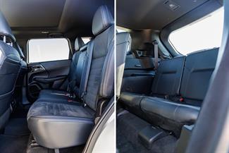 2024 Mitsubishi Outlander - Thumbnail