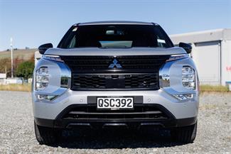 2024 Mitsubishi Outlander - Thumbnail