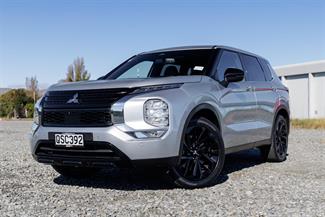 2024 Mitsubishi Outlander - Thumbnail