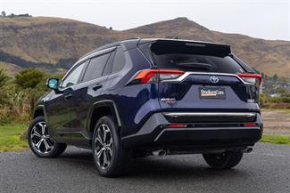 2020 Toyota RAV4 - Thumbnail