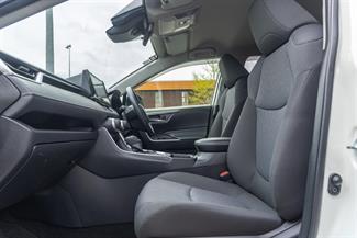 2019 Toyota RAV4 - Thumbnail