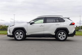 2019 Toyota RAV4 - Thumbnail