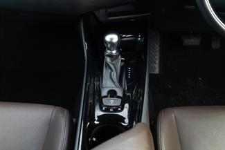 2017 Toyota C-HR - Thumbnail