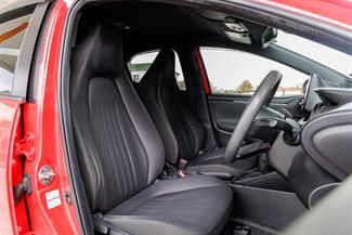 2020 Toyota Yaris - Thumbnail