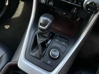 2019 Toyota RAV4 - Thumbnail