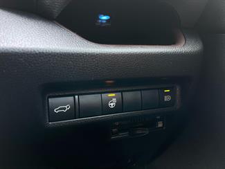 2019 Toyota RAV4 - Thumbnail
