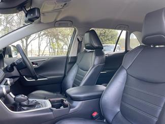 2019 Toyota RAV4 - Thumbnail