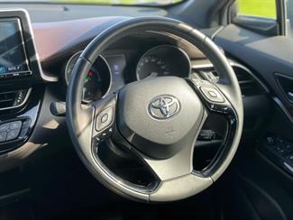 2017 Toyota C-HR - Thumbnail