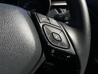 2017 Toyota C-HR - Thumbnail