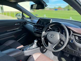2017 Toyota C-HR - Thumbnail