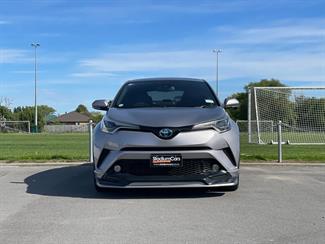 2017 Toyota C-HR - Thumbnail