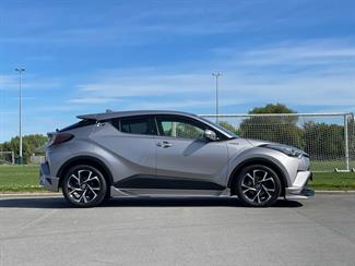 2017 Toyota C-HR - Thumbnail