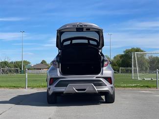2017 Toyota C-HR - Thumbnail