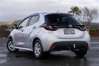 2020 Toyota Yaris - Thumbnail